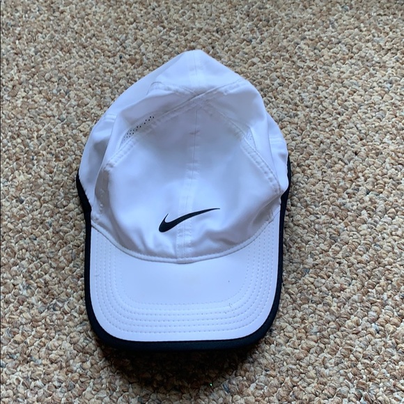Nike Featherlight Dri-fit hat!!